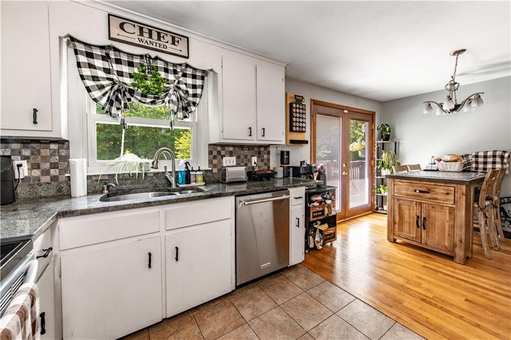 136 Jenckes Hill Road photo 11