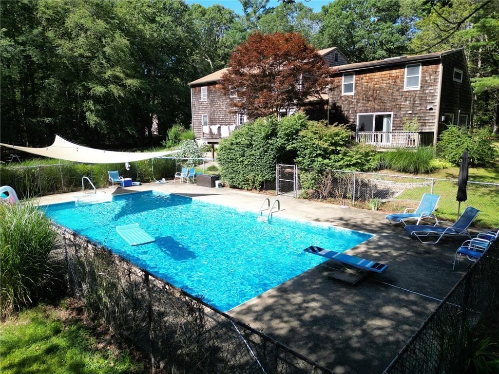 Single Family Residence at 35 Job Drive, Richmond, photo 2 of 50