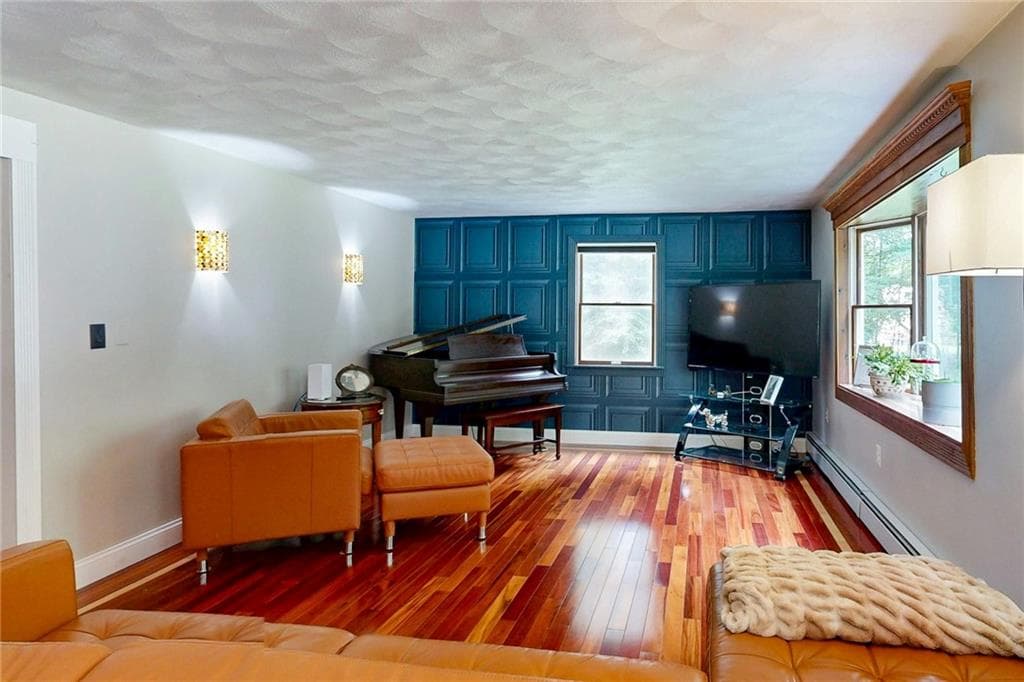 Single Family Residence at 35 Job Drive, Richmond, photo 8 of 50