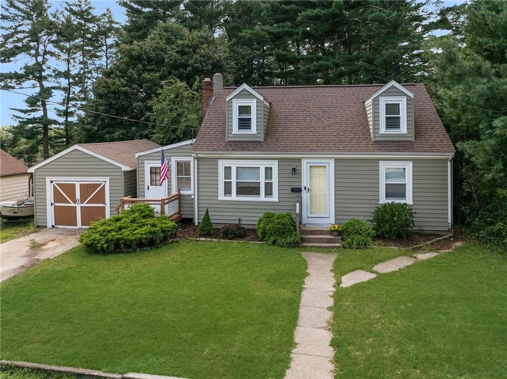 Single Family Residence at 22 Robbins Drive, Coventry, photo 2 of 28