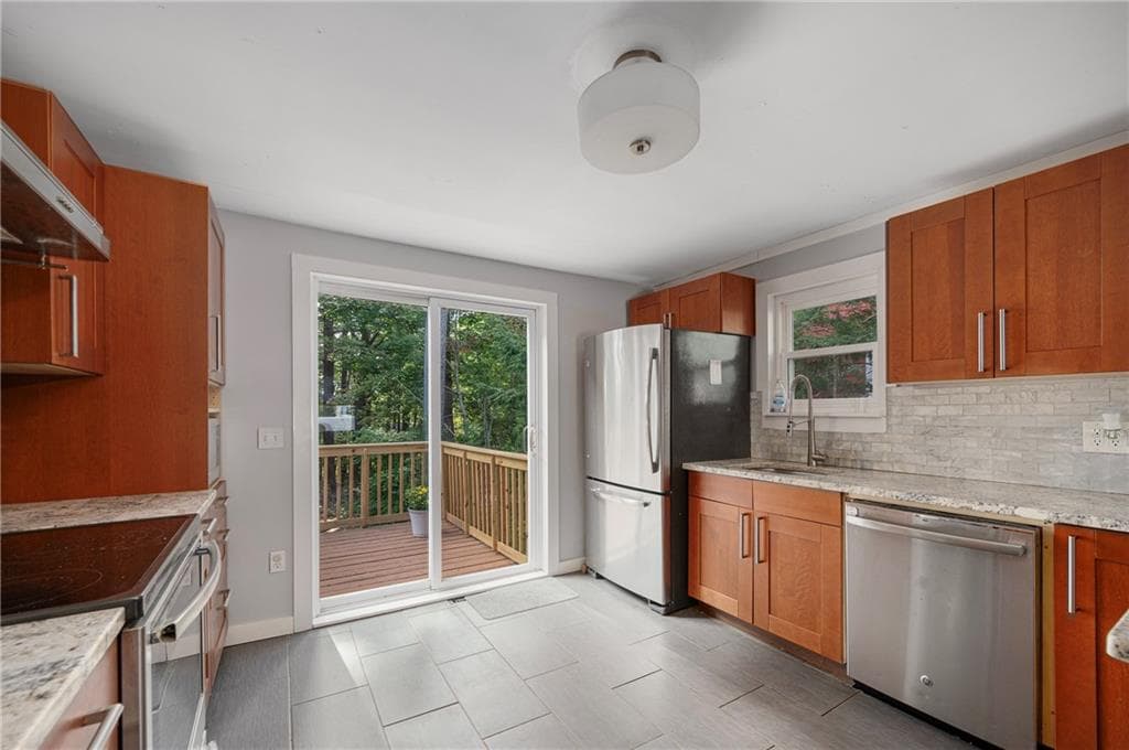 Single Family Residence at 22 Robbins Drive, Coventry, photo 4 of 28