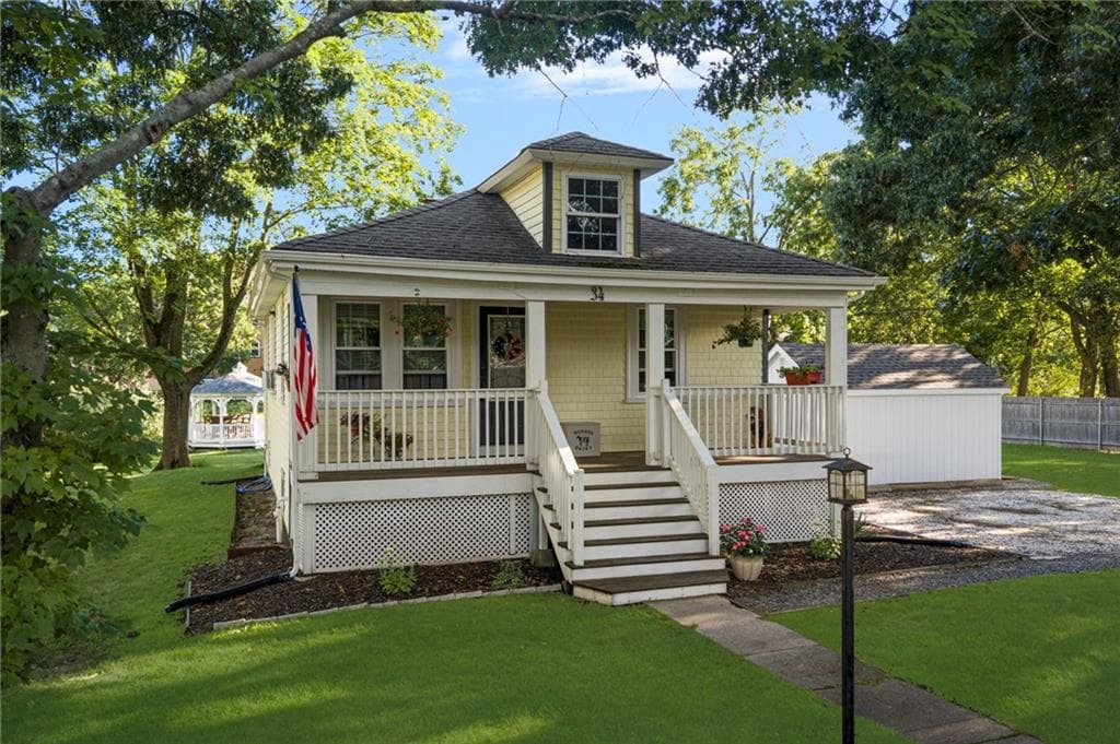Single Family Residence at 34 Wuddall Avenue, Warwick, photo 2 of 46