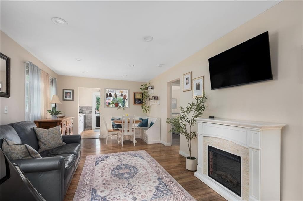 Single Family Residence at 34 Wuddall Avenue, Warwick, photo 9 of 46
