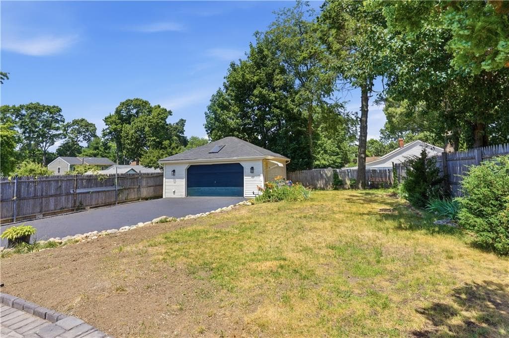 45 Marine Avenue photo 5
