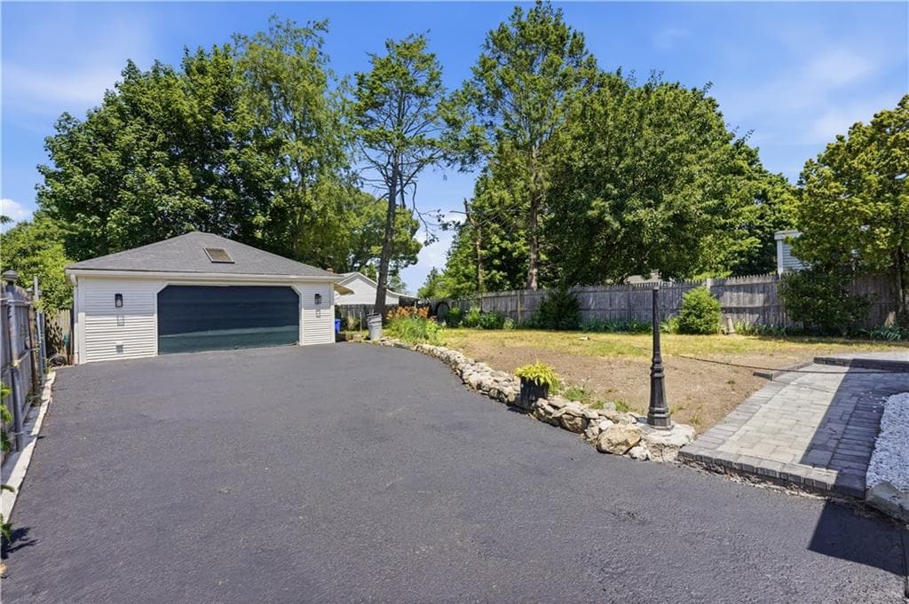 45 Marine Avenue photo 4