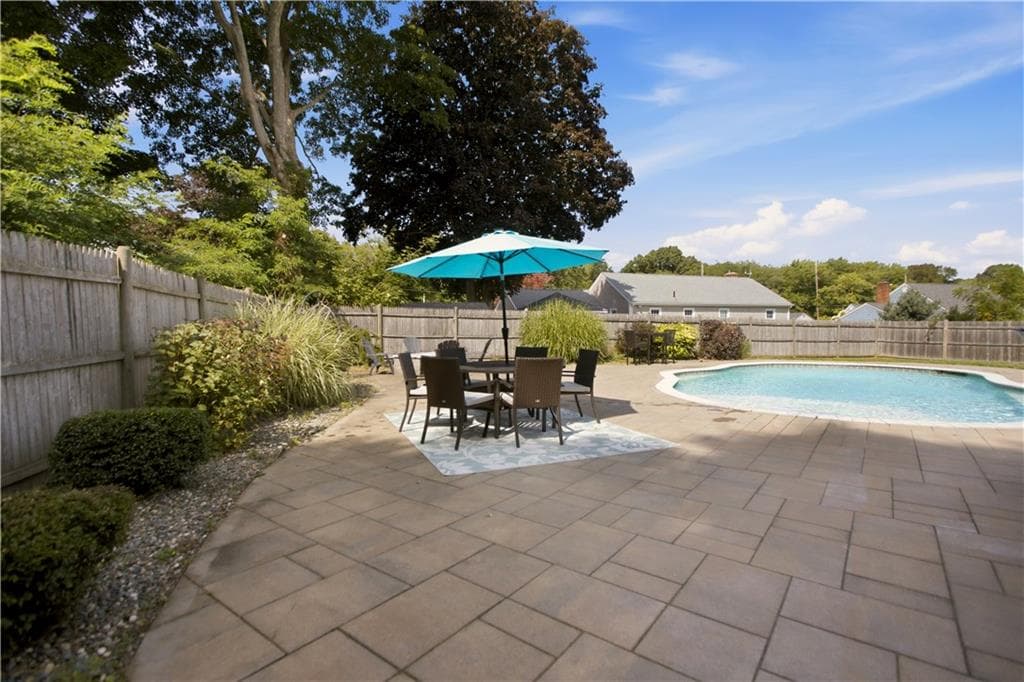 5 Beejay Court photo 37