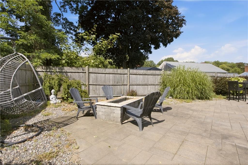 5 Beejay Court photo 40