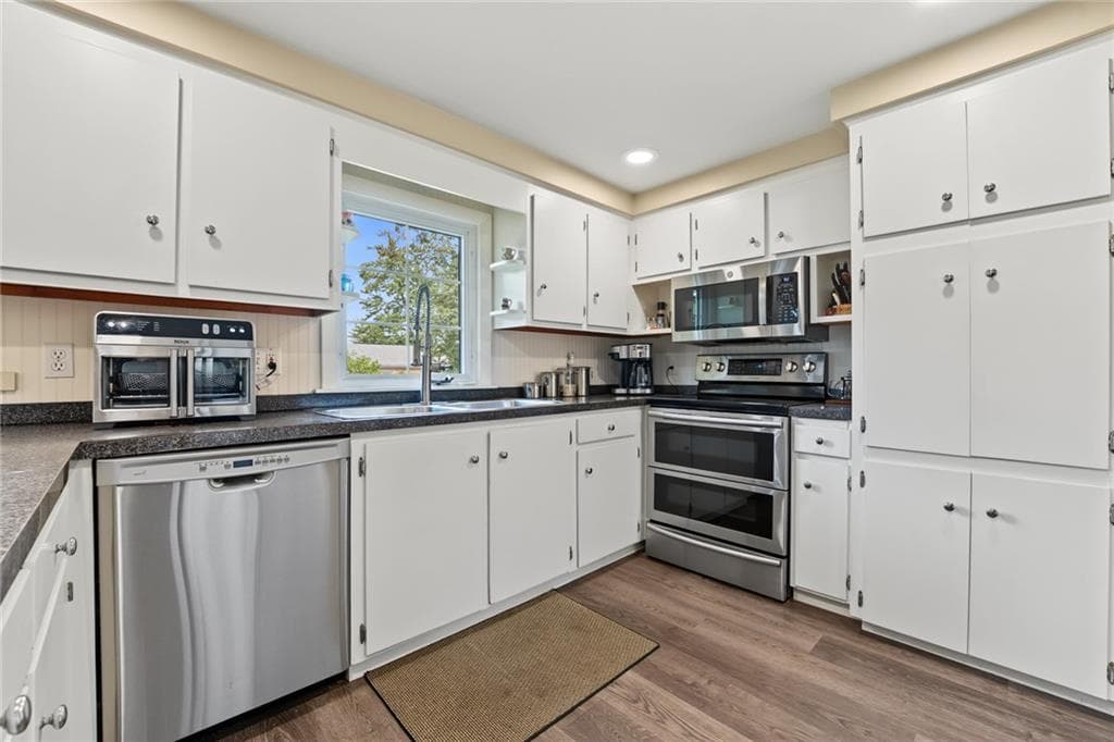 Single Family Residence at 10 Cherry Lane, Barrington, photo 11 of 34
