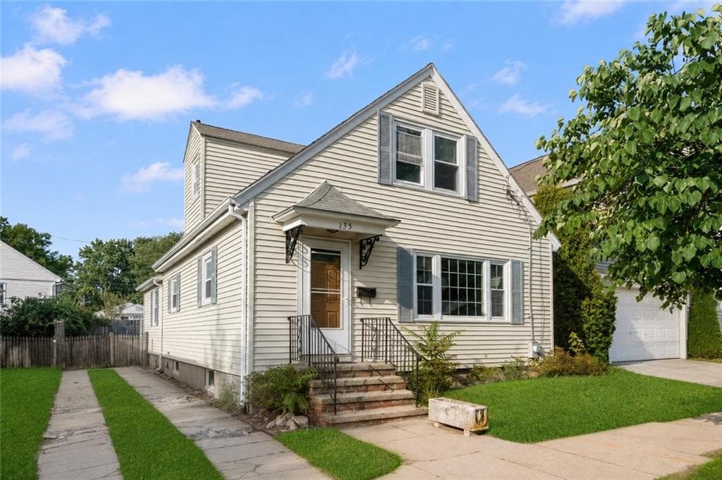 Single Family Residence at 135 Sandringham Avenue, Providence, photo 2 of 31