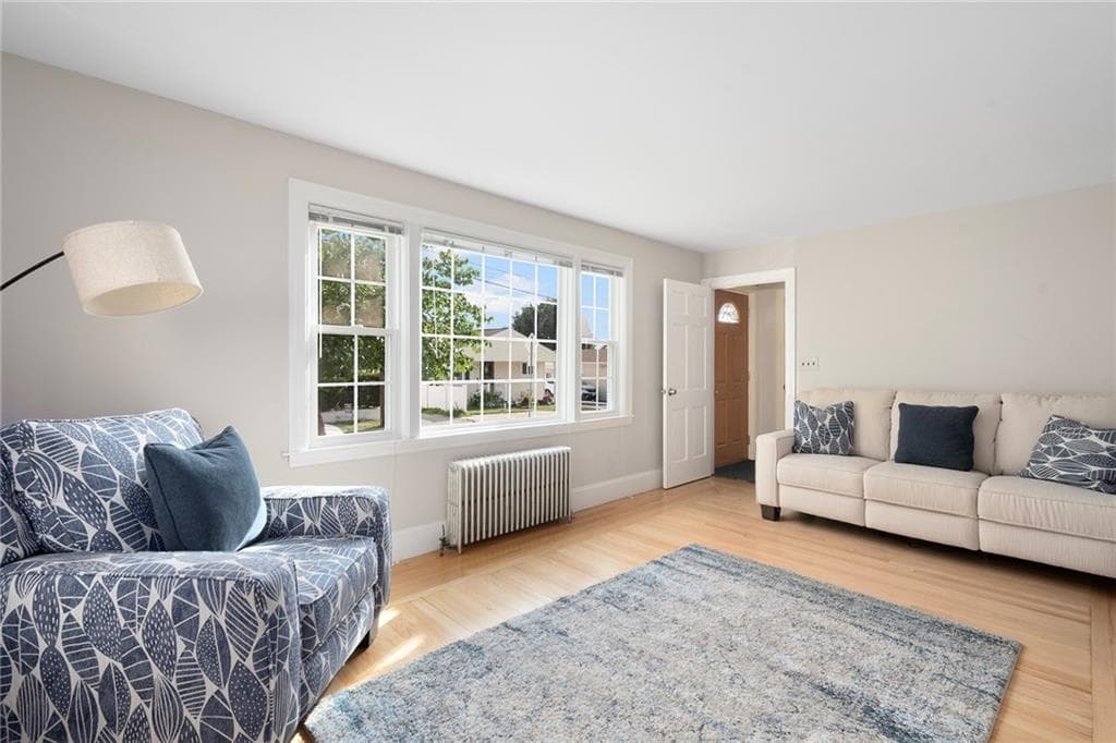 Single Family Residence at 135 Sandringham Avenue, Providence, photo 7 of 31