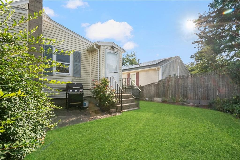 Single Family Residence at 135 Sandringham Avenue, Providence, photo 28 of 31