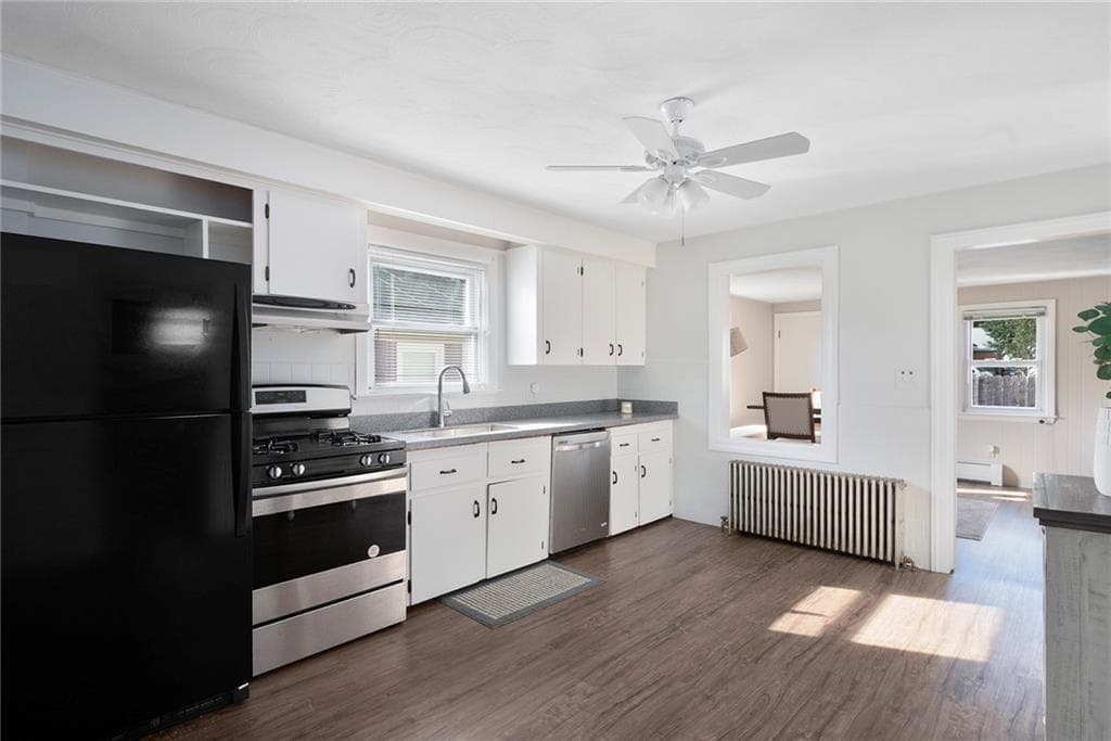 Single Family Residence at 135 Sandringham Avenue, Providence, photo 11 of 31