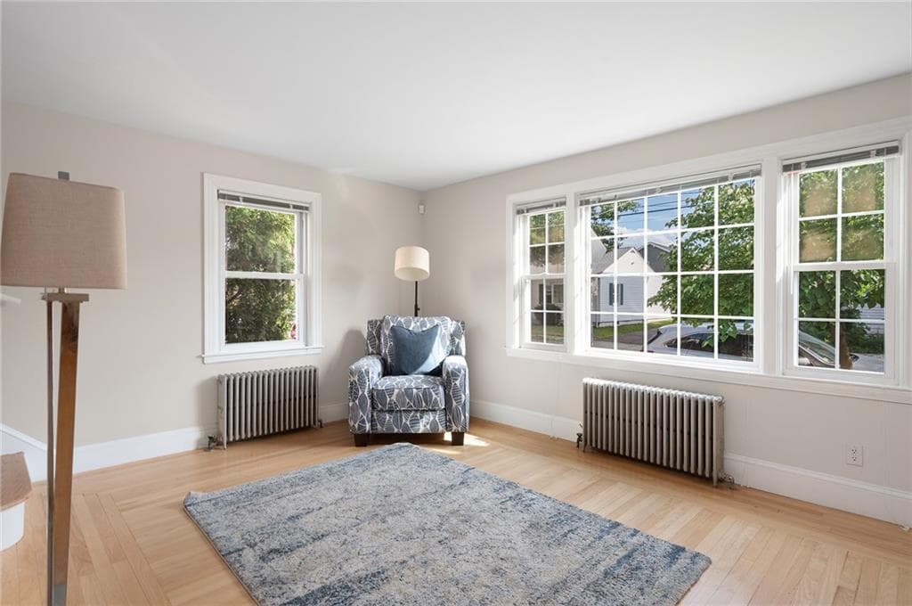 Single Family Residence at 135 Sandringham Avenue, Providence, photo 8 of 31