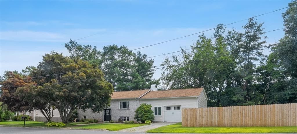 23 Woodcrest Drive photo 2