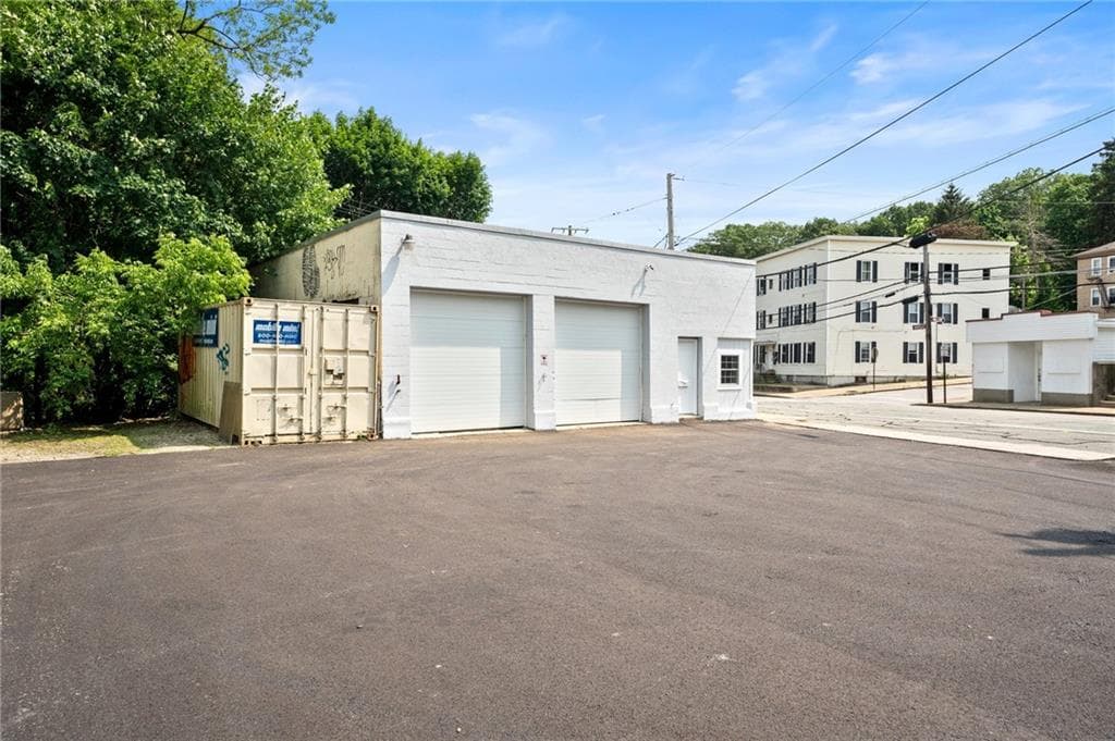 250 Manville Road photo 8