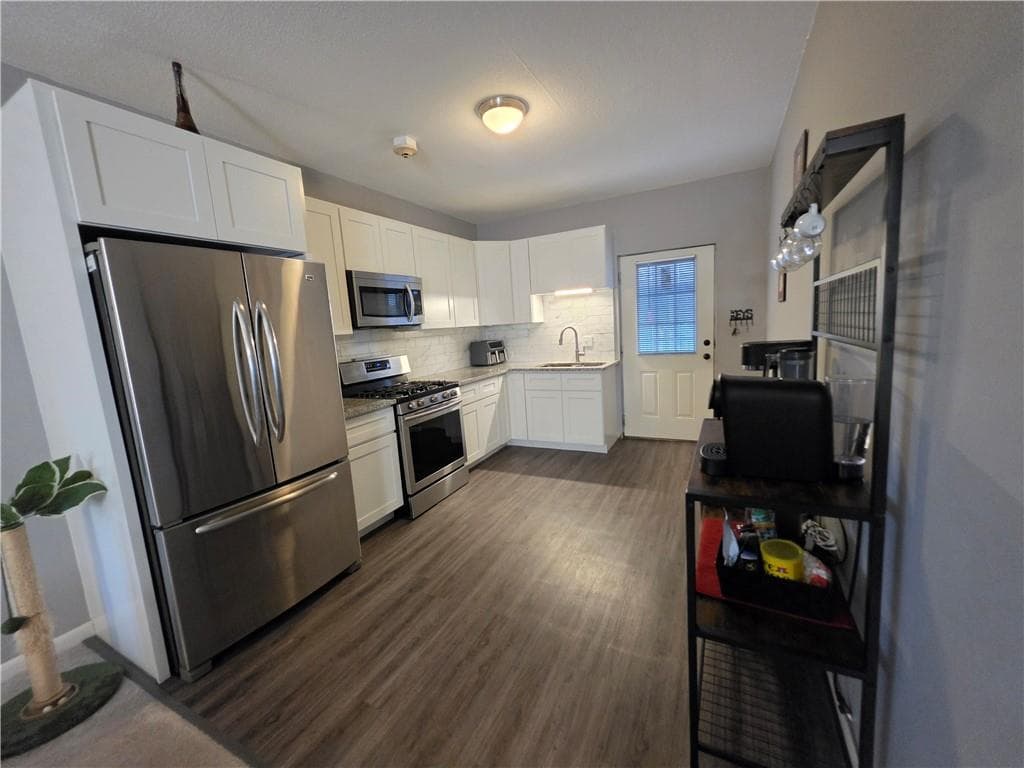 Condominium at 94 Cowesett Avenue UNIT 28, West Warwick, photo 3 of 19