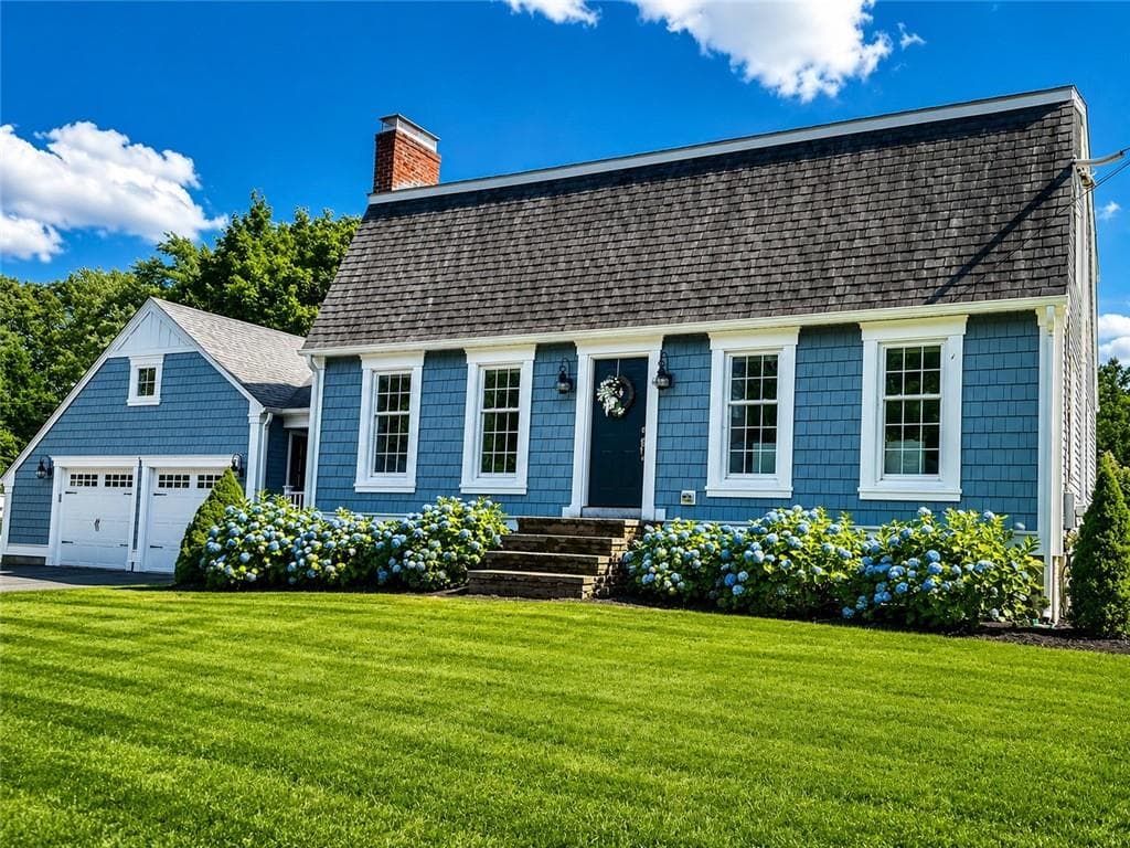 Single Family Residence at 7 Cortland Lane, Smithfield, photo 2 of 25