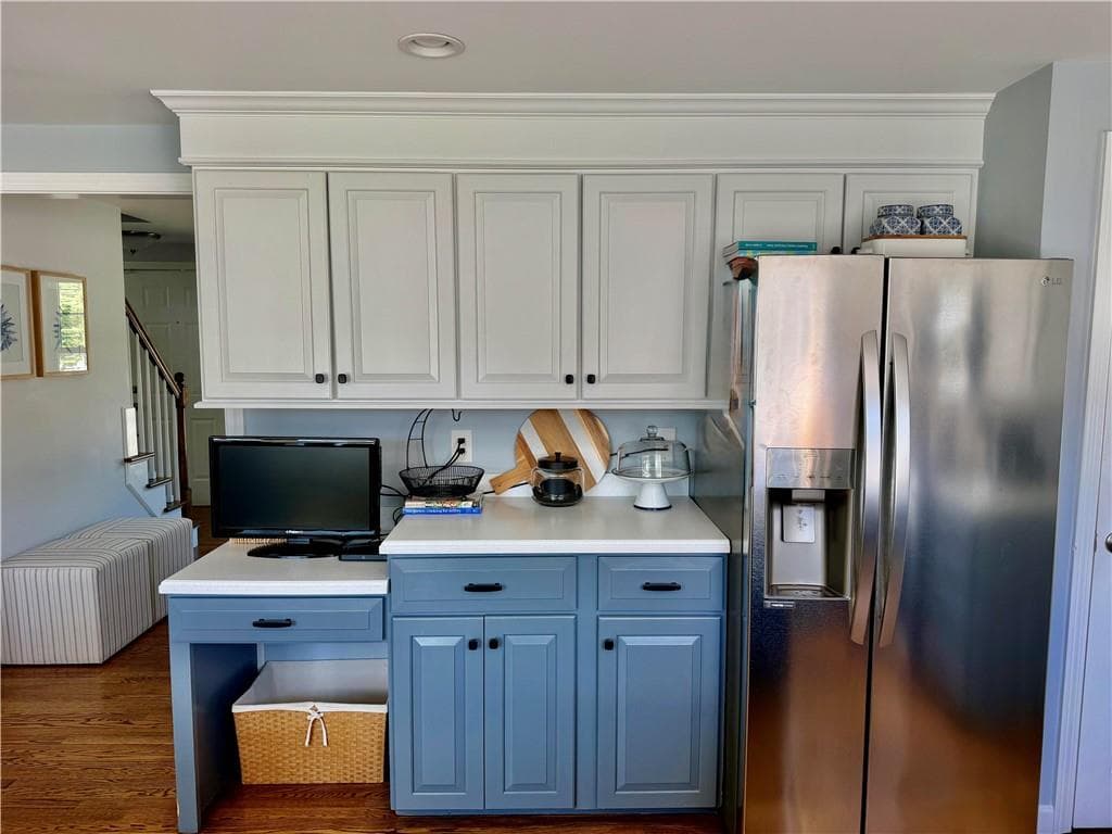 Single Family Residence at 7 Cortland Lane, Smithfield, photo 9 of 25