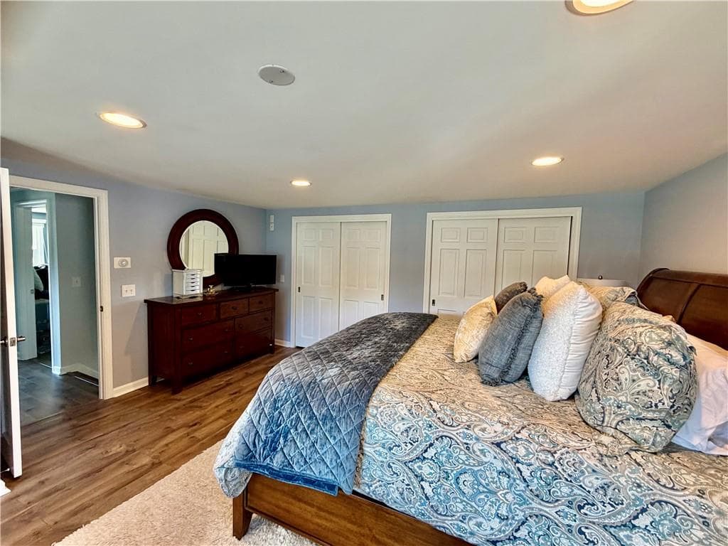 Single Family Residence at 7 Cortland Lane, Smithfield, photo 18 of 25
