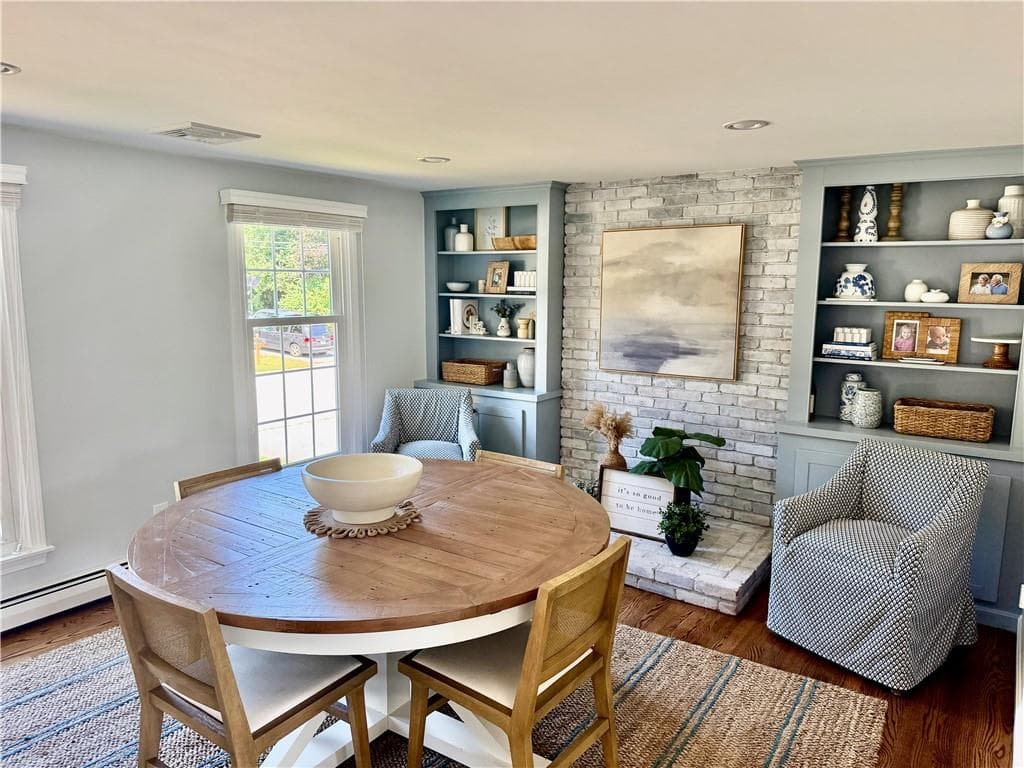 Single Family Residence at 7 Cortland Lane, Smithfield, photo 11 of 25