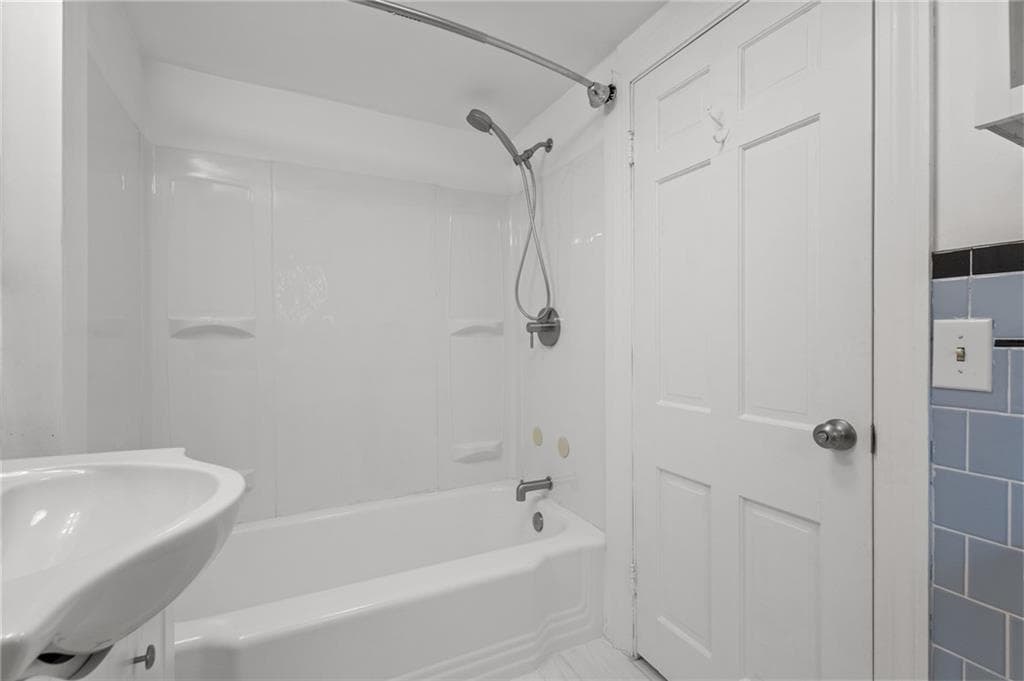 9 Country Parkway photo 35