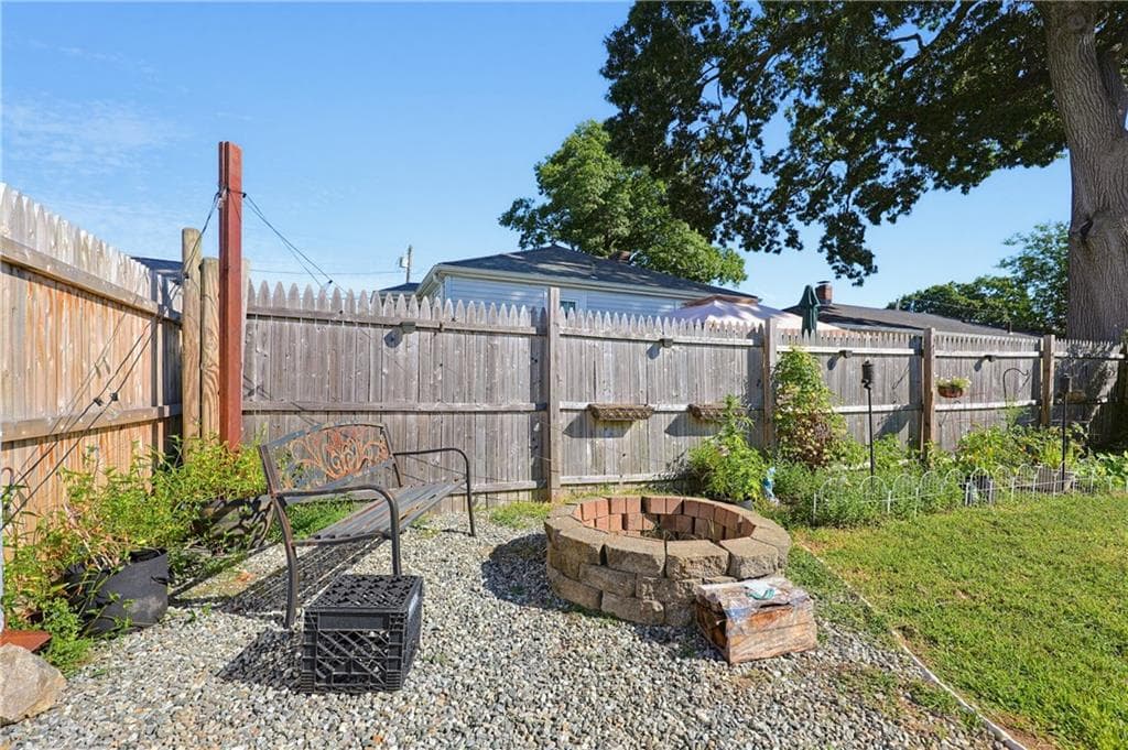 Single Family Residence at 127 Fern Street, Warwick, photo 26 of 31
