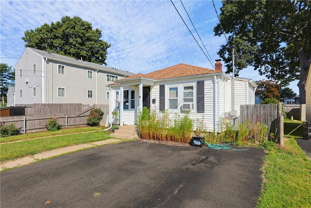 Single Family Residence at 127 Fern Street, Warwick, photo 28 of 31