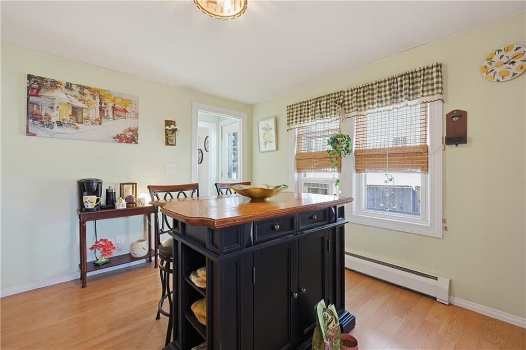 Single Family Residence at 127 Fern Street, Warwick, photo 9 of 31