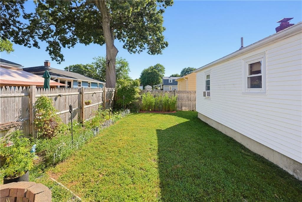 Single Family Residence at 127 Fern Street, Warwick, photo 24 of 31