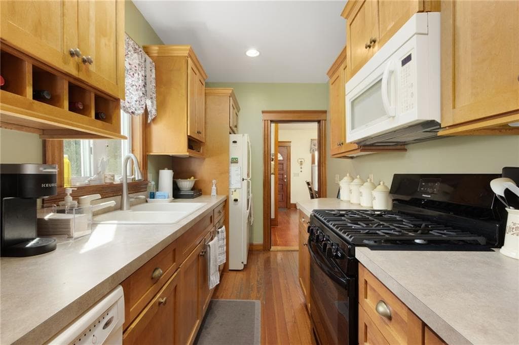 19 Bouvier Avenue photo 8