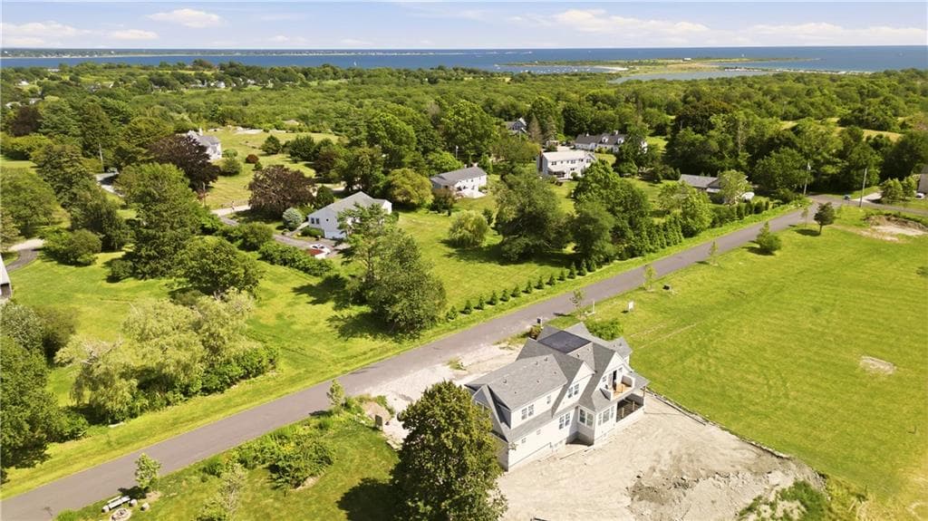 Single Family Residence at 11 Saltwood Farm Road, Middletown, photo 9 of 15