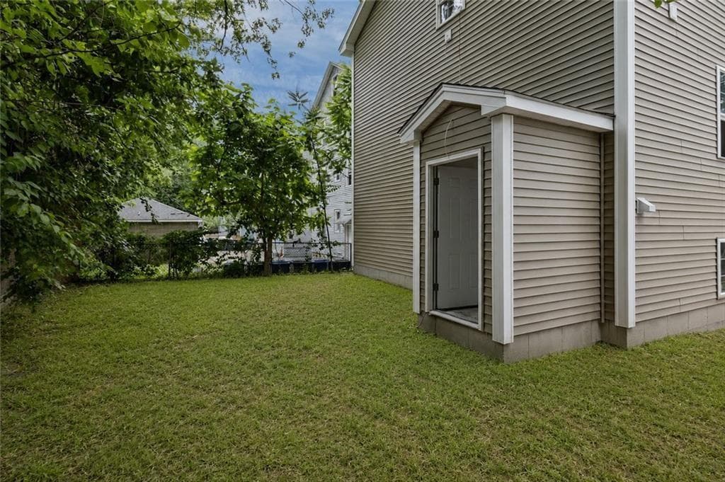 00 Camden Avenue photo 2