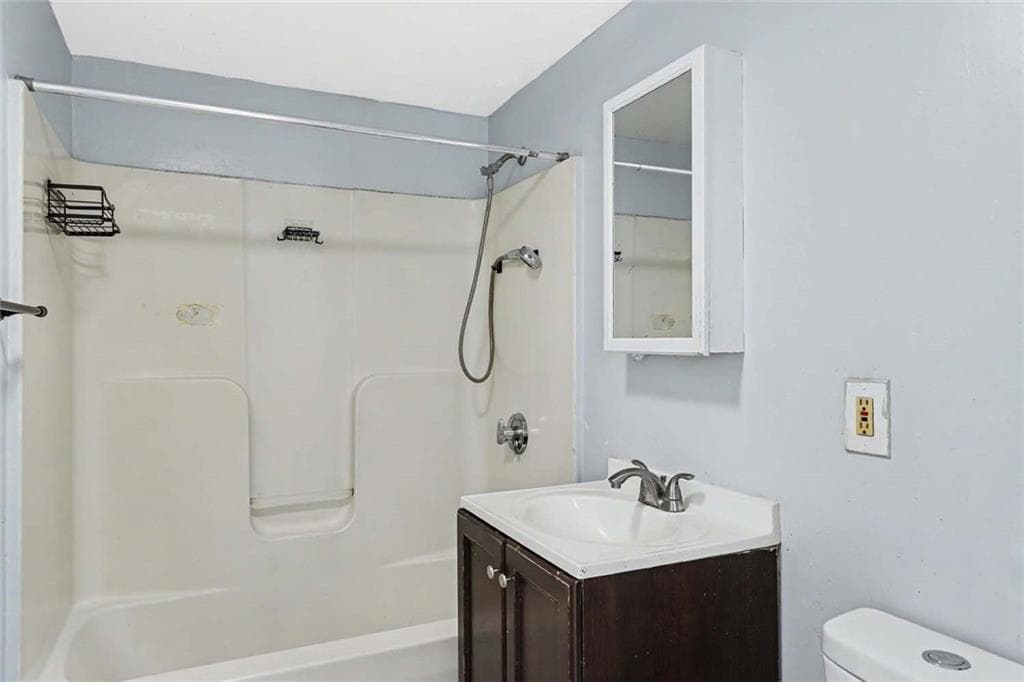 Multi Family at 193 Arnold Street, Woonsocket, photo 16 of 19