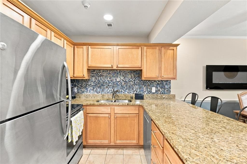 Condominium at 125 Van Zandt Avenue UNIT 201, Newport, photo 12 of 47