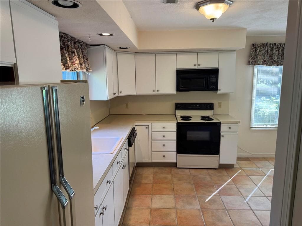 Condominium at 66 Nipmuc Trail UNIT F, North Providence, photo 4 of 39