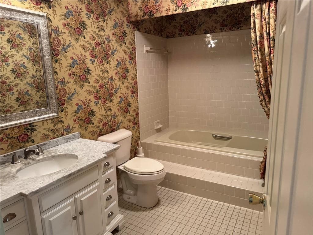 Condominium at 66 Nipmuc Trail UNIT F, North Providence, photo 21 of 39