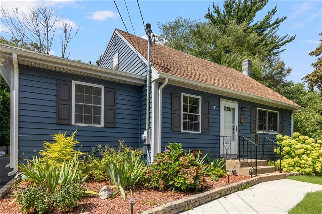 Single Family Residence at 58 Red Oak Drive, Coventry, photo 2 of 20