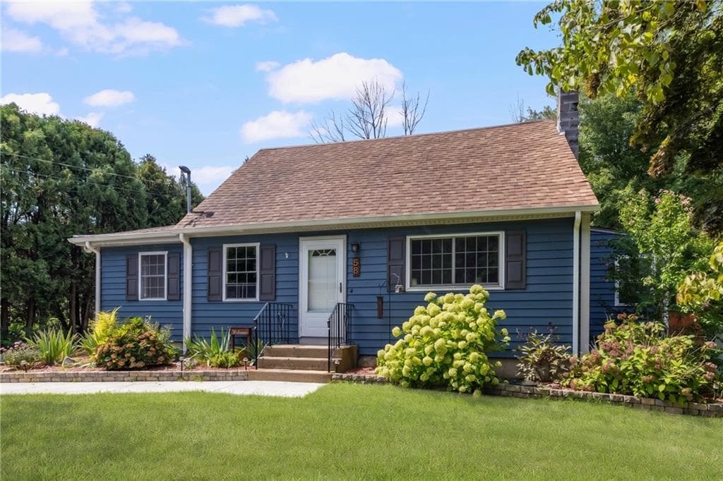 Single Family Residence at 58 Red Oak Drive, Coventry, photo 3 of 20