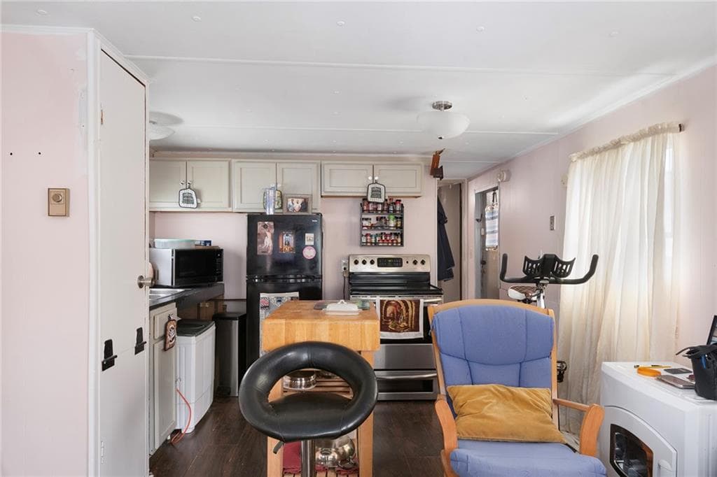 Single Family Residence at 719 Forest Park, Middletown, photo 6 of 17