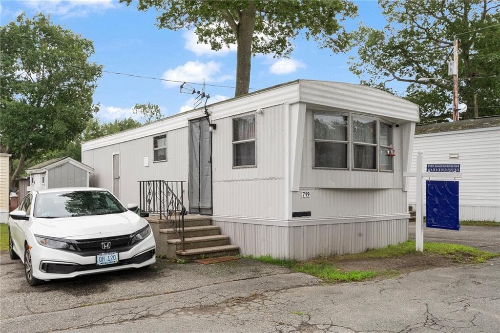 719 Forest Park