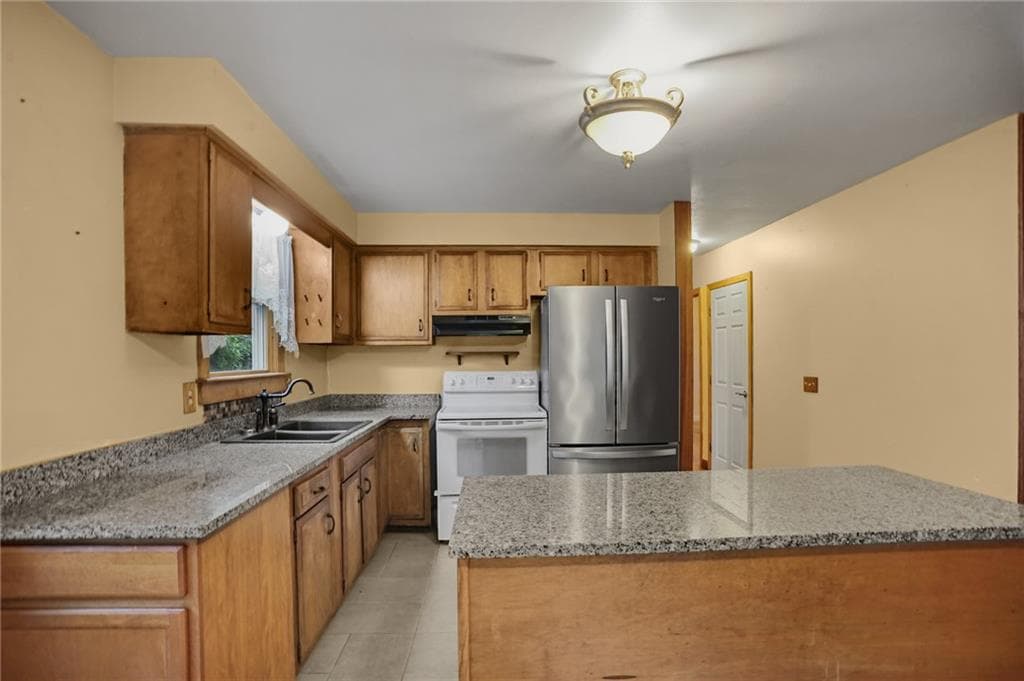 Single Family Residence at 57 Bancroft Drive, Portsmouth, photo 20 of 43