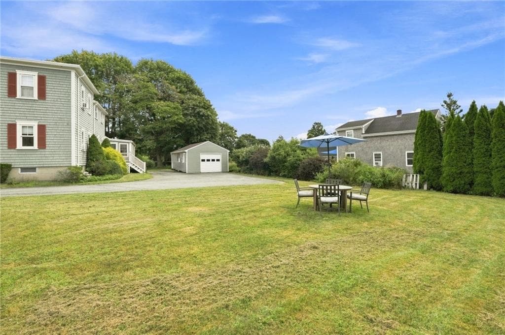 481 Oliphant Lane photo 6