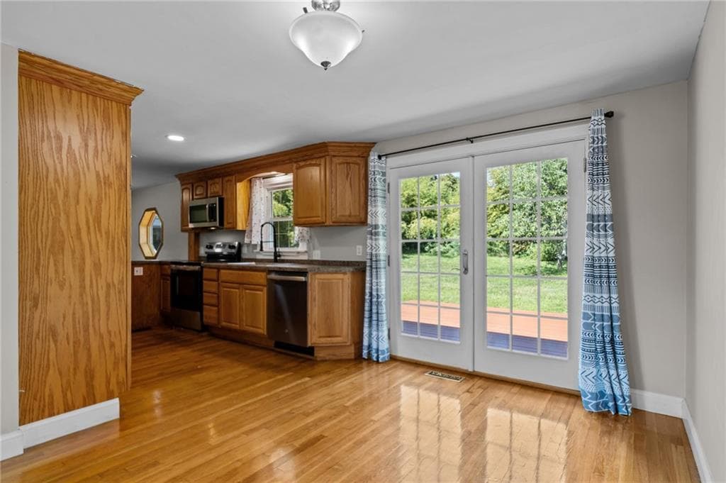 Single Family Residence at North Kingstown, photo 6 of 24