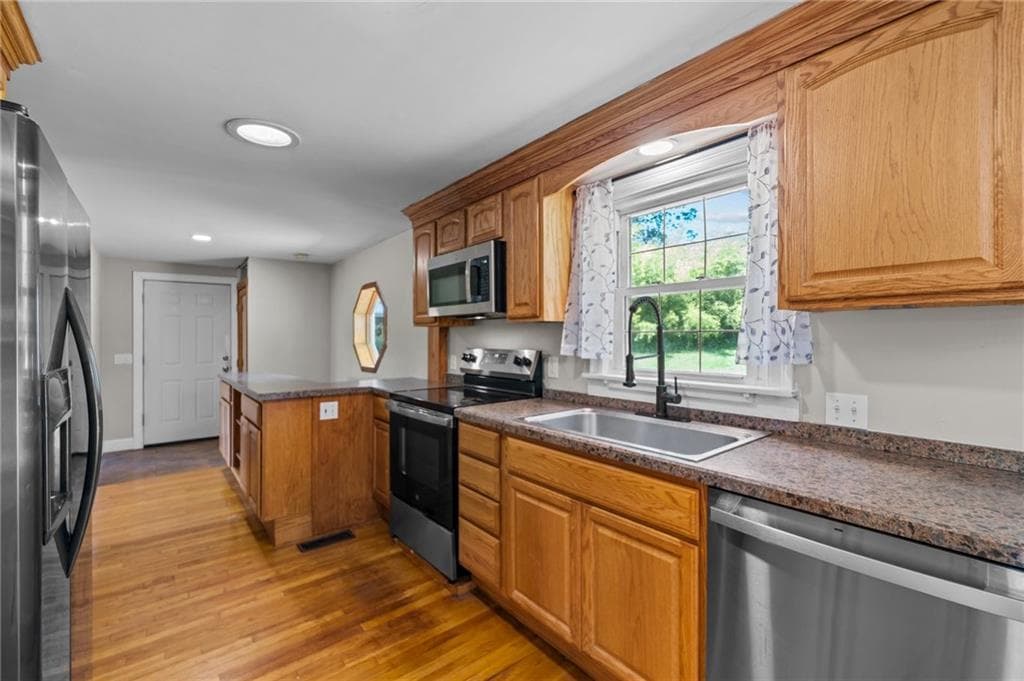 Single Family Residence at North Kingstown, photo 7 of 24