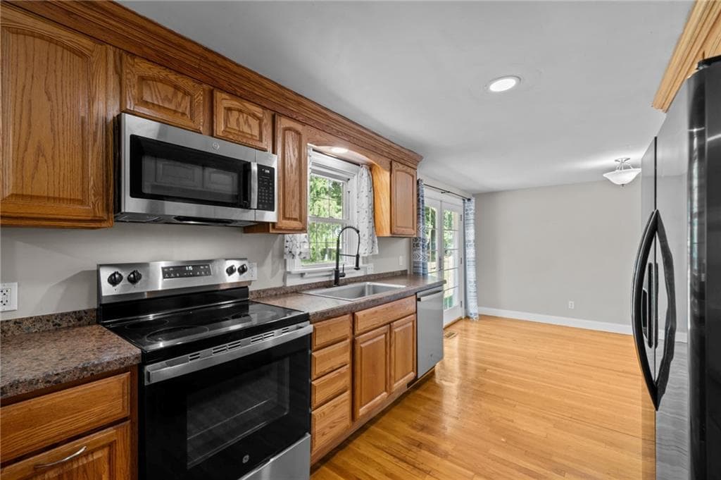Single Family Residence at North Kingstown, photo 9 of 24