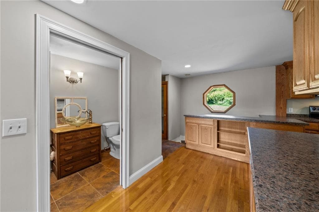 Single Family Residence at North Kingstown, photo 10 of 24