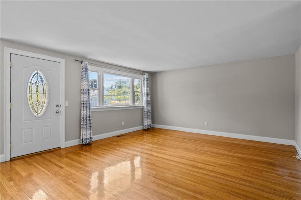 Single Family Residence at North Kingstown, photo 4 of 24