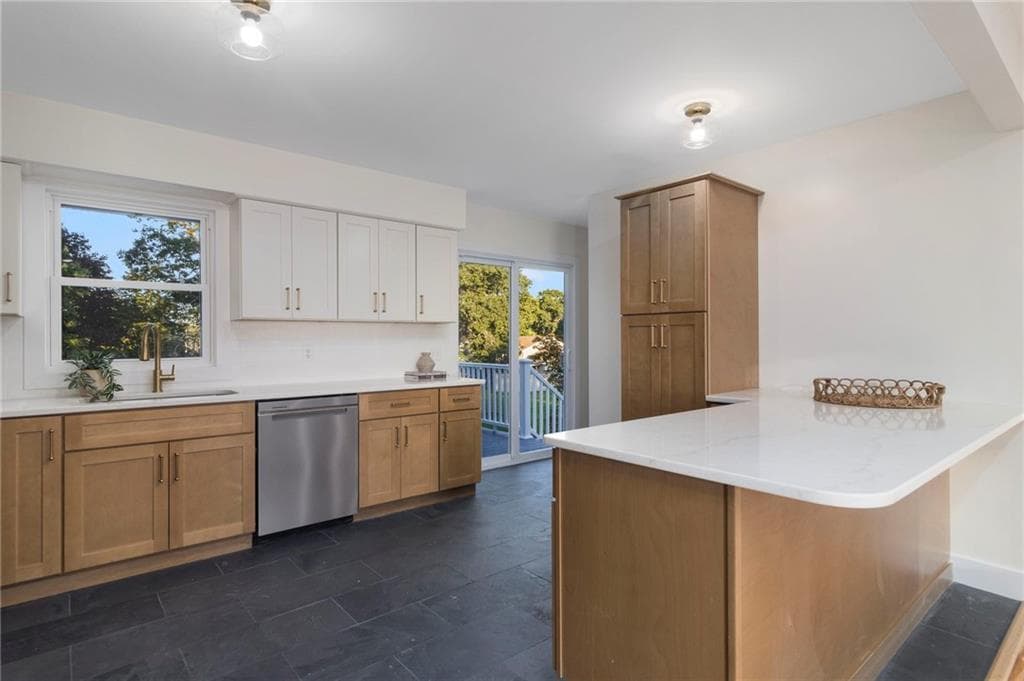 Single Family Residence at 6 Holmes Street, Westerly, photo 6 of 32