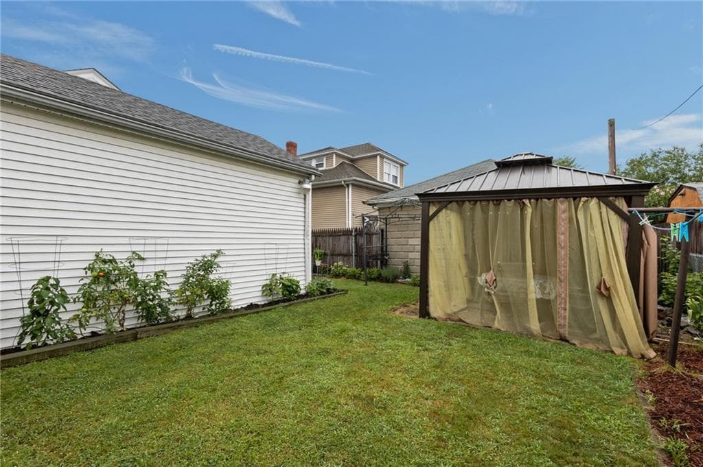 402 Webster Avenue photo 22