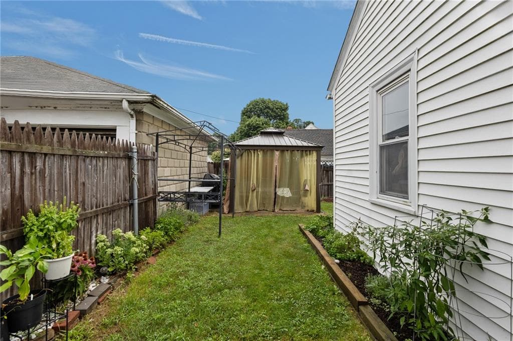 402 Webster Avenue photo 24